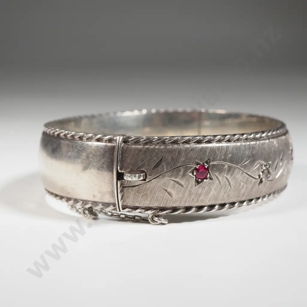 Sterling Silver Hinged Bangle Set With White & Red Stones On A Textured Ground  Image 1++