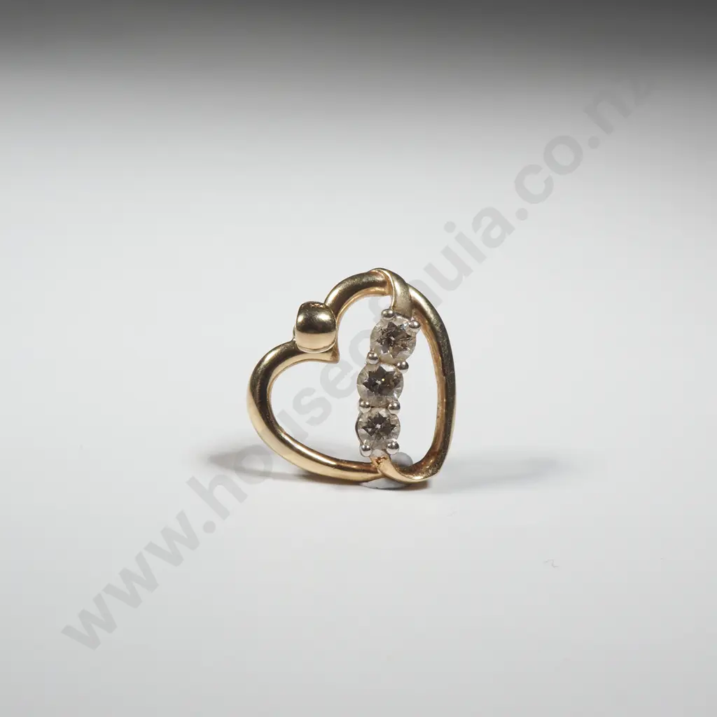 10ct Gold & Diamond Michael Hill Heart Pendant. Image 1++