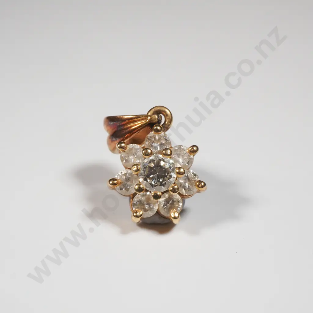 18ct Gold & Diamond Pendent. Image 1++