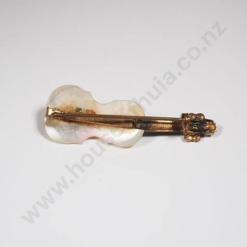 Mother Of Pearl Brooch in The Form Of A Violin  Image 1++
