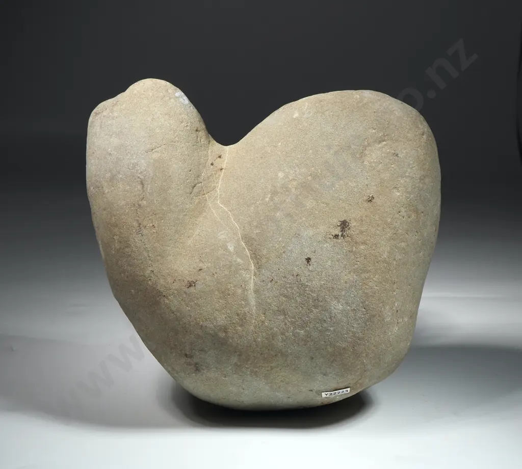 Pre-European Stone Māhē - Y22723 Image 1++