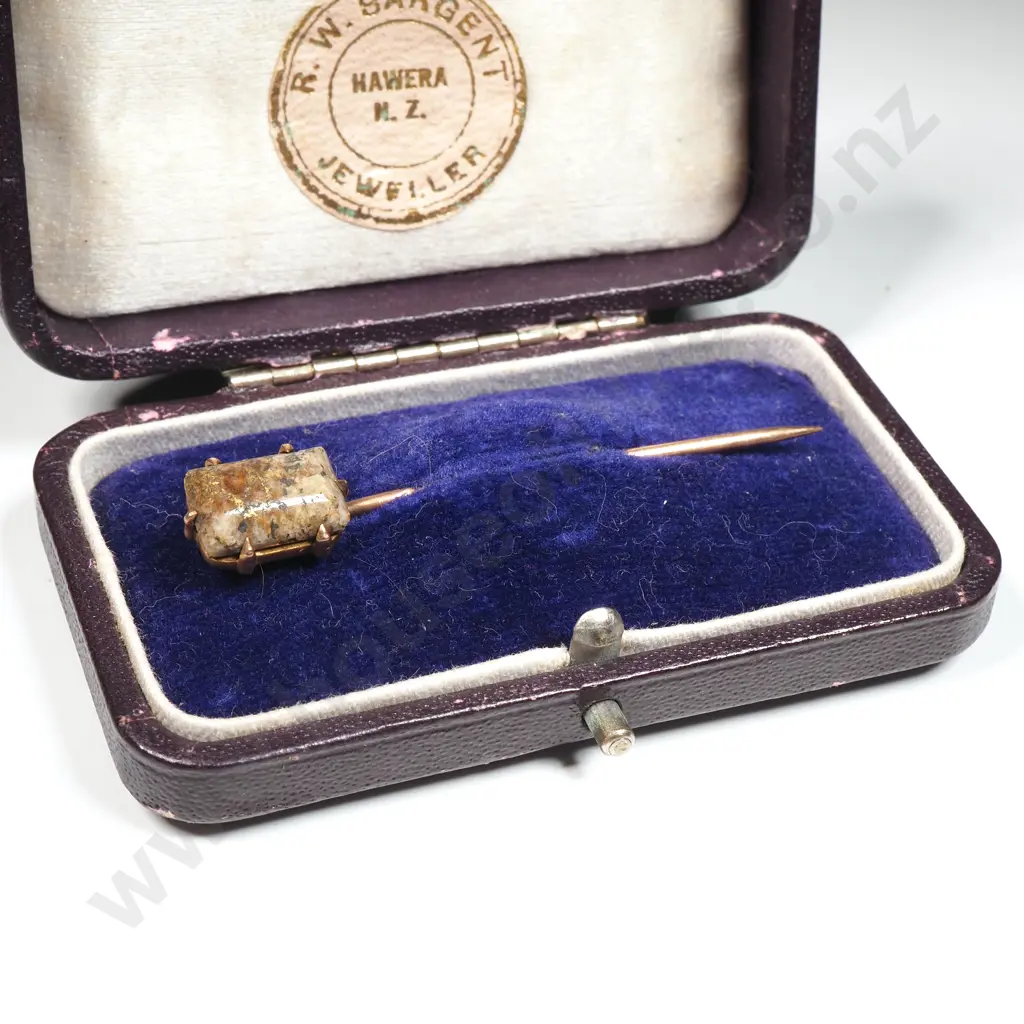 Exquisite Mounted Colonial Gold Bearing Quartz Stick Pin in 9ct Gold in Period NZ Jewellers Box - R W Sargent Hawera Image 1++