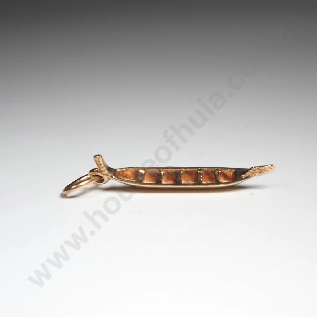 9ct Gold Waka Pendant Image 1++