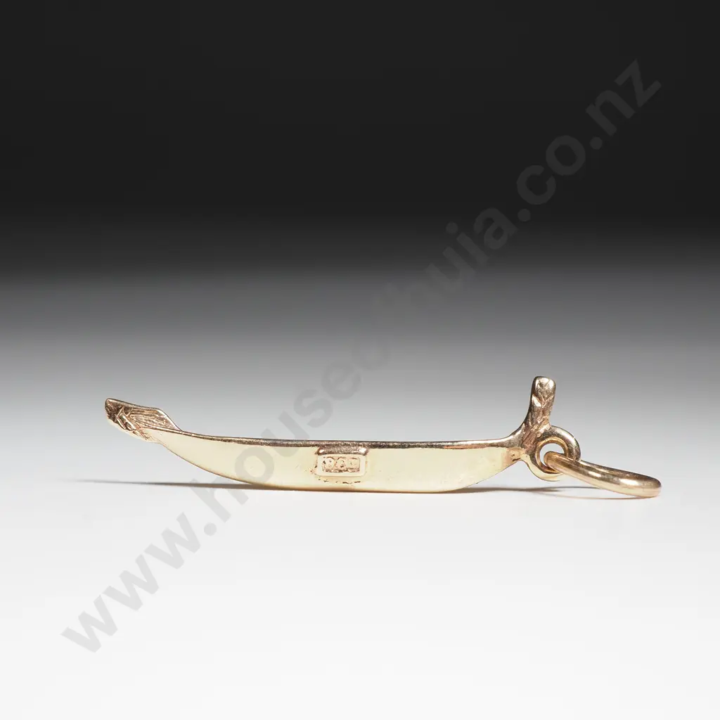 9ct Gold Waka Pendant Image 1++