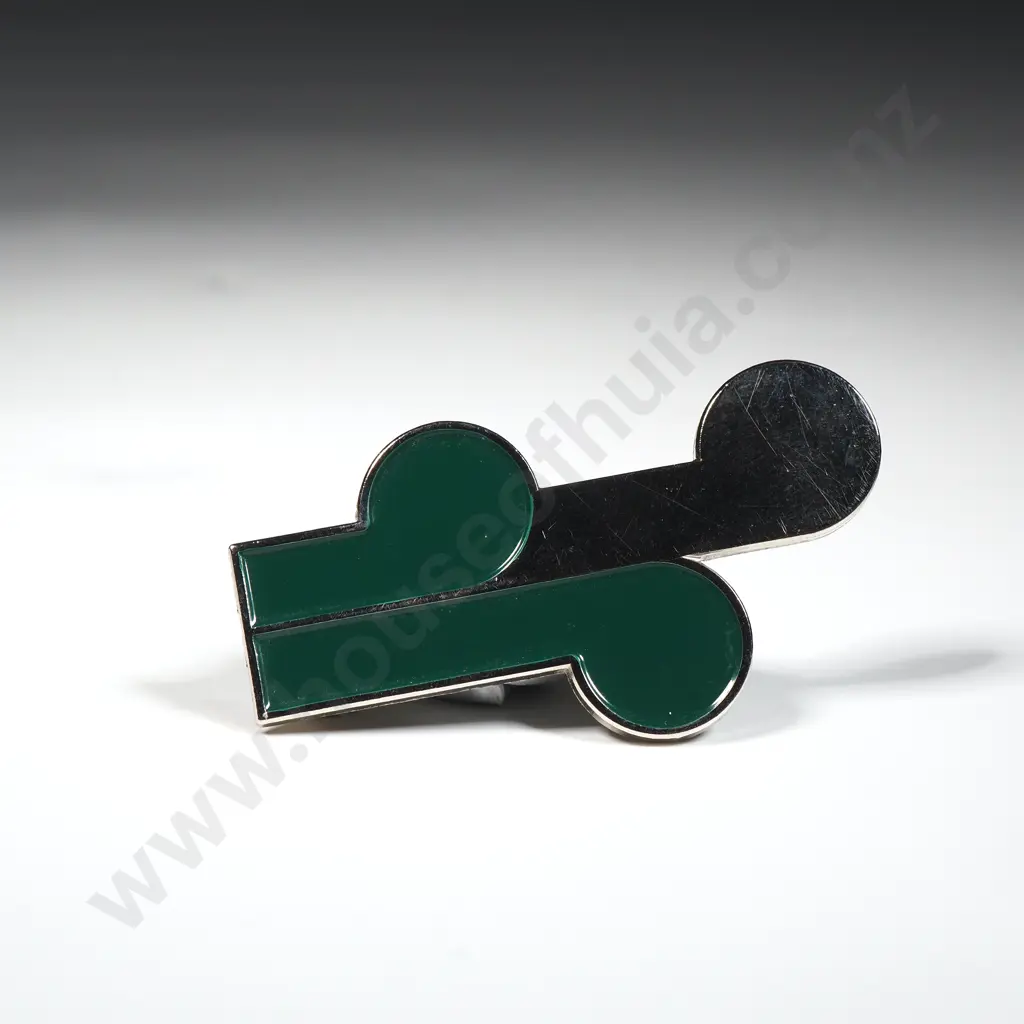 Important New Zealand Diplocmatic Book Relating to the Visit of Prince Charles & Official Visit Badge  Image 1++