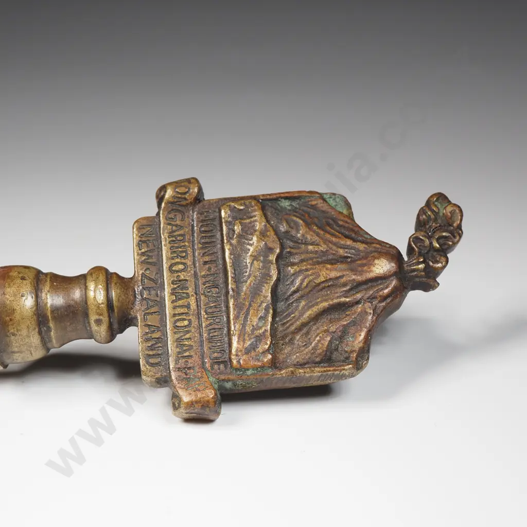 Vintage Tongariro New Zealand Boothook Image 1++