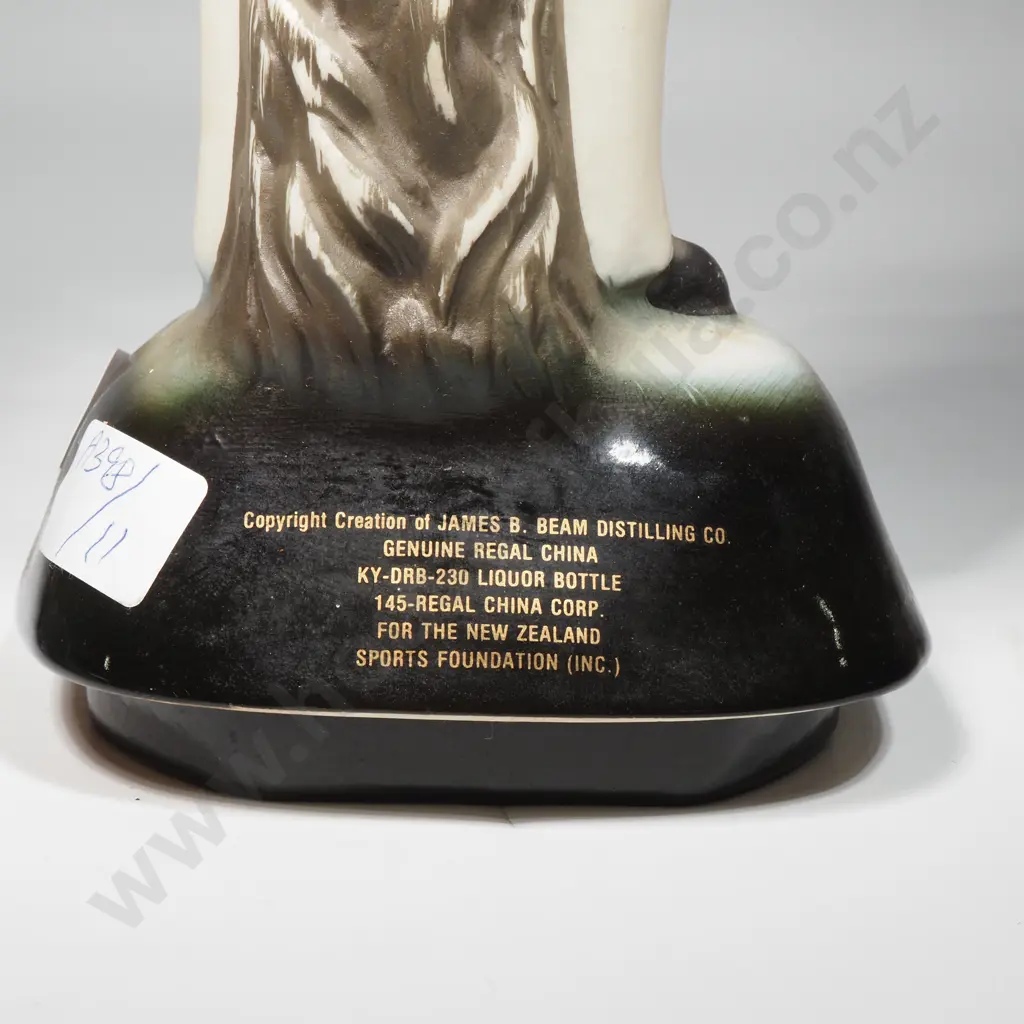 One Jim Bean Te Rauparaha Bourbon Whiskey Decanter w Music Box Image 1++