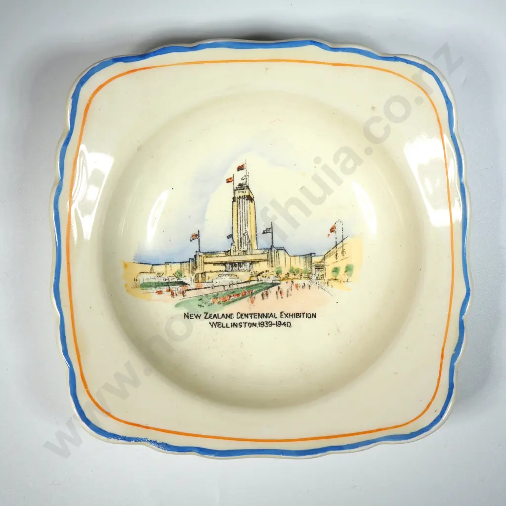 Crown Devon Fieldings Dish, A Souvenir Of The New Zealand Exhibition Wellington 1939-1940  Image 1++
