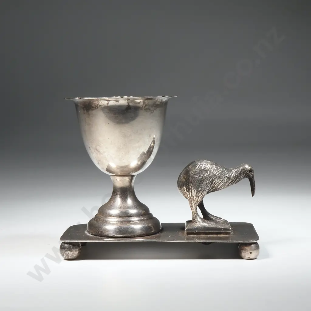 S/P Egg Cup w Kiwi Image 1++