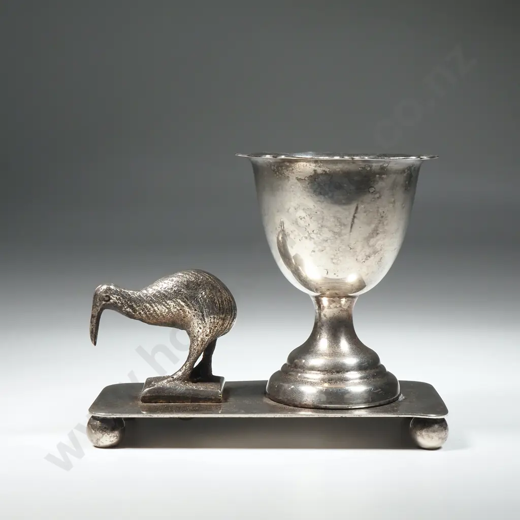 S/P Egg Cup w Kiwi Image 1++