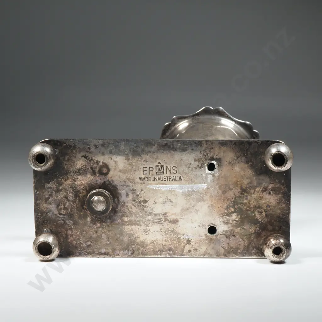 S/P Egg Cup w Kiwi Image 1++