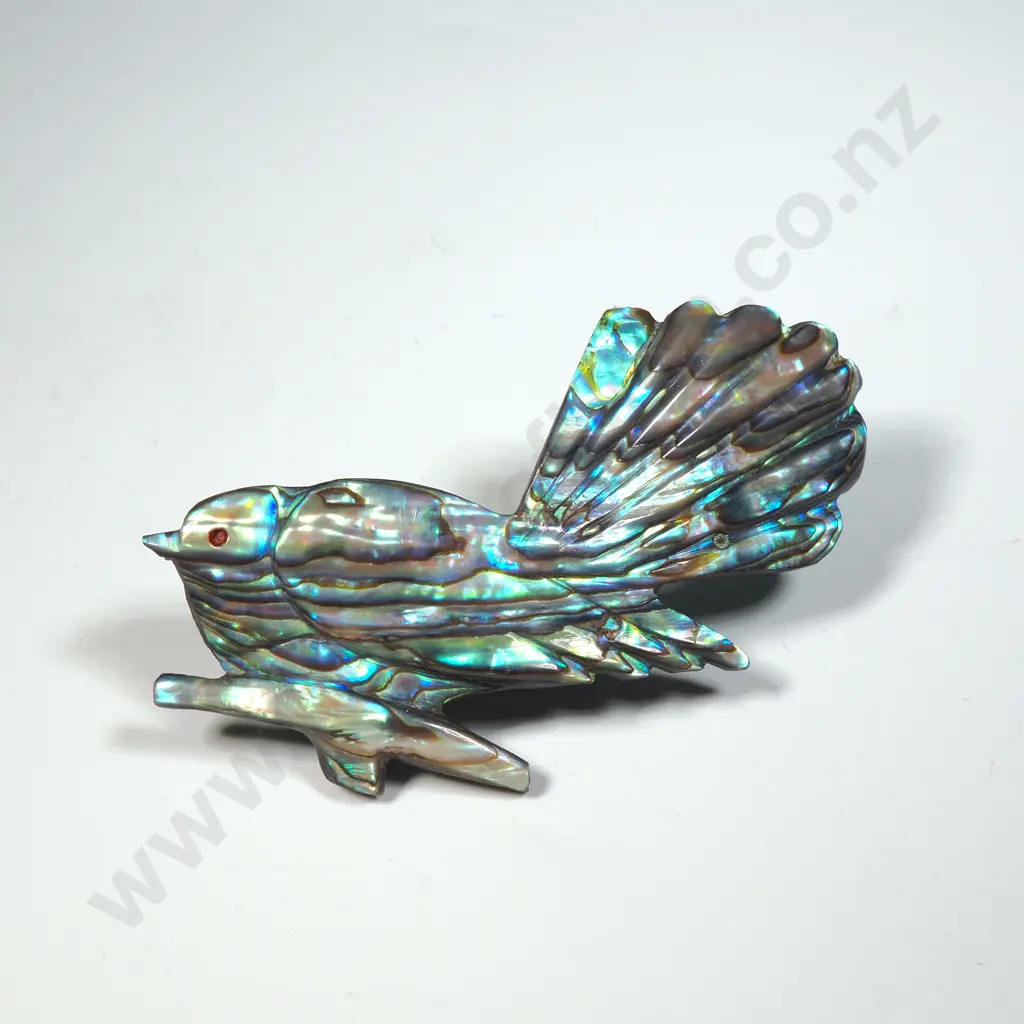 Fantail Paua Shell Brooch Image 1++