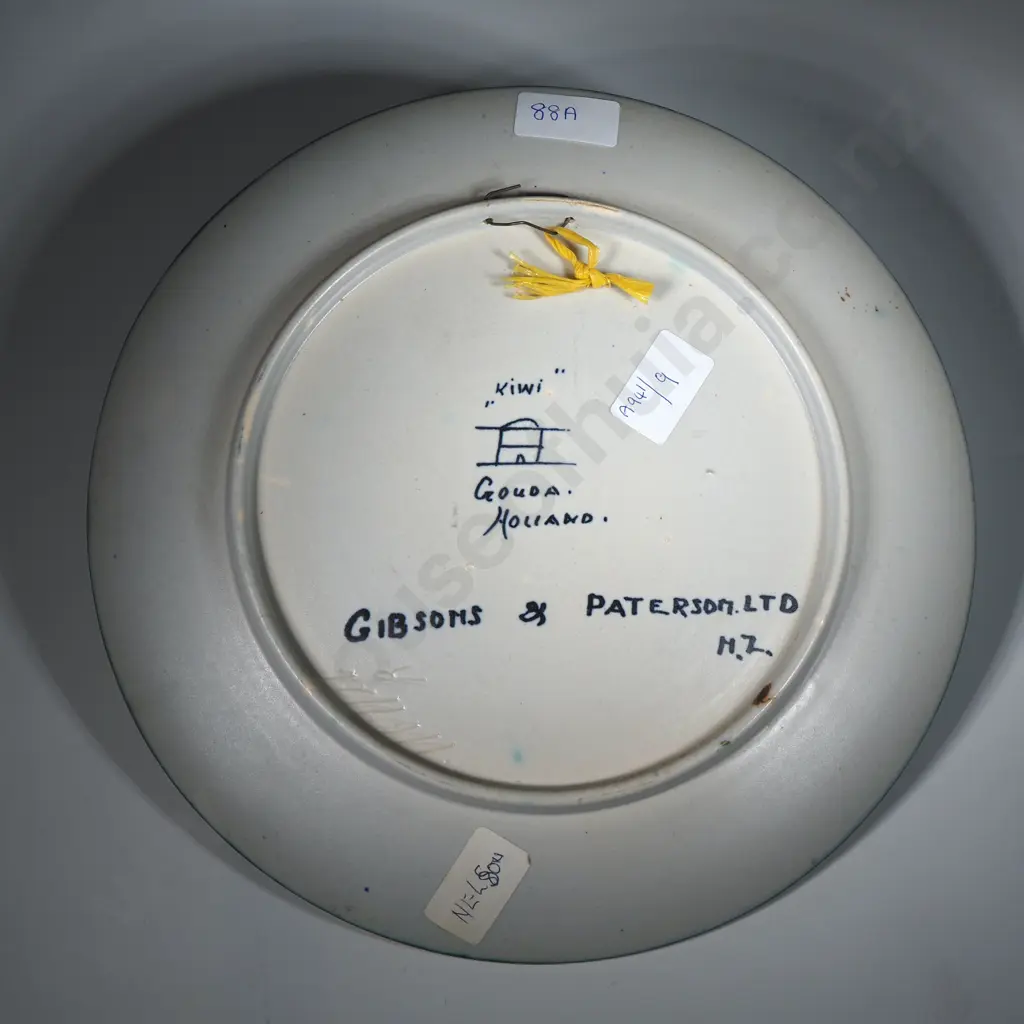 Gouda Hand-Painted  Pottery "Kiwi" Plaque, Circa 1910, Signed "Kiwi Holland, Gibson & Patterson Ltd  Gouda N.Z Image 1++