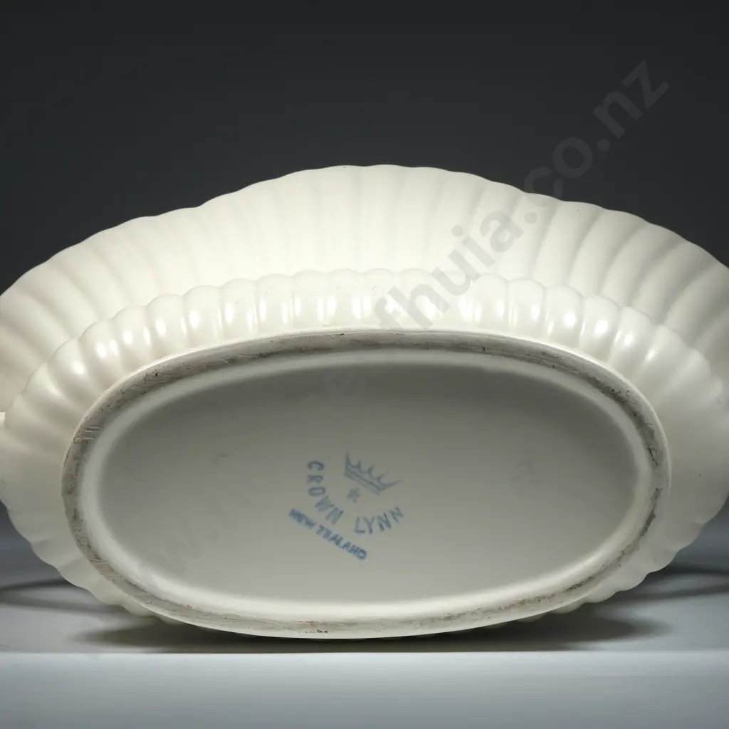 Crown Lynn Sill Vase 612 Image 1++