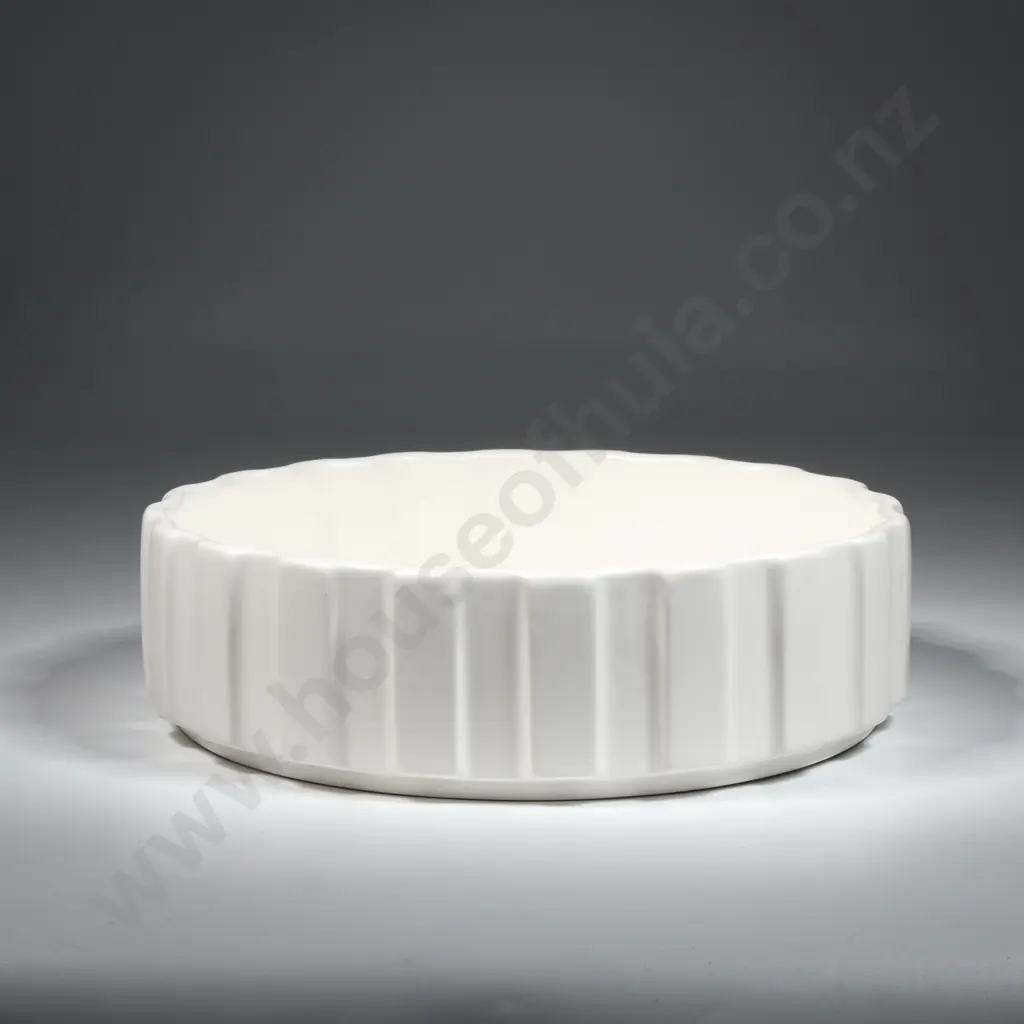 Cream Crown Lynn Flair Art Pottery Cog Trough Dish No 366. Image 1++