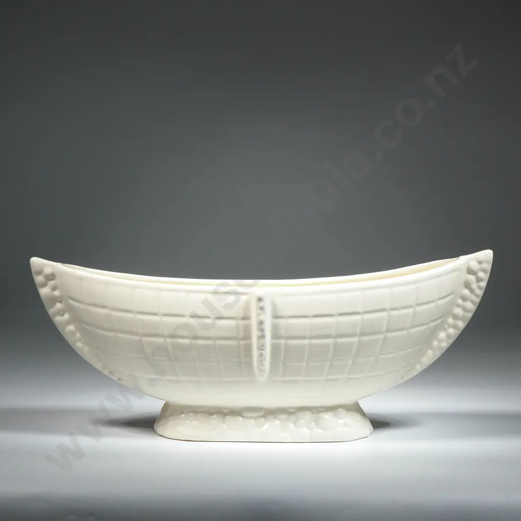 Cream Crown Lynn Pottery Trough - No 554. Image 1++