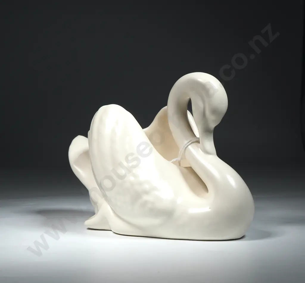 Small  Crown Lynn White Swan  Image 1++