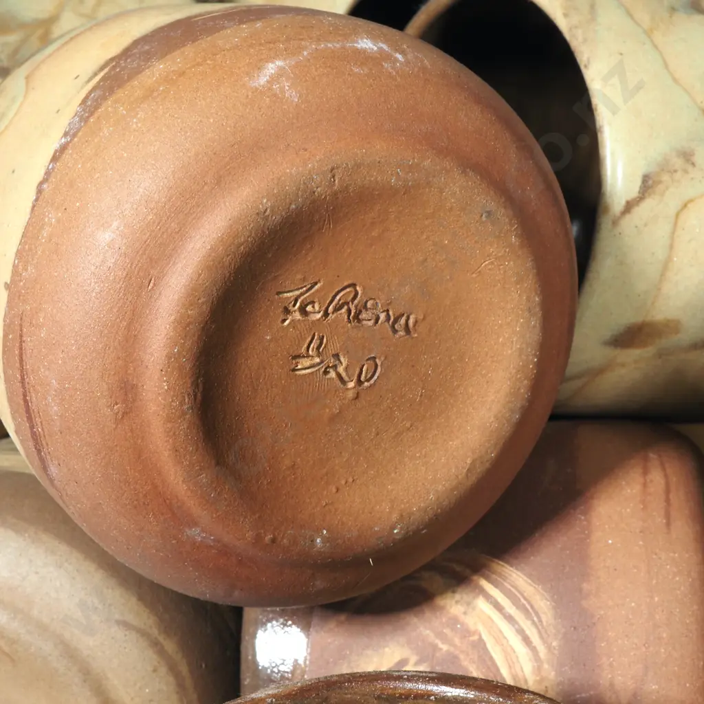 Large Quantity of Collectable Te Rona Pottery, Both Glazed & Unglazed. Image 1++