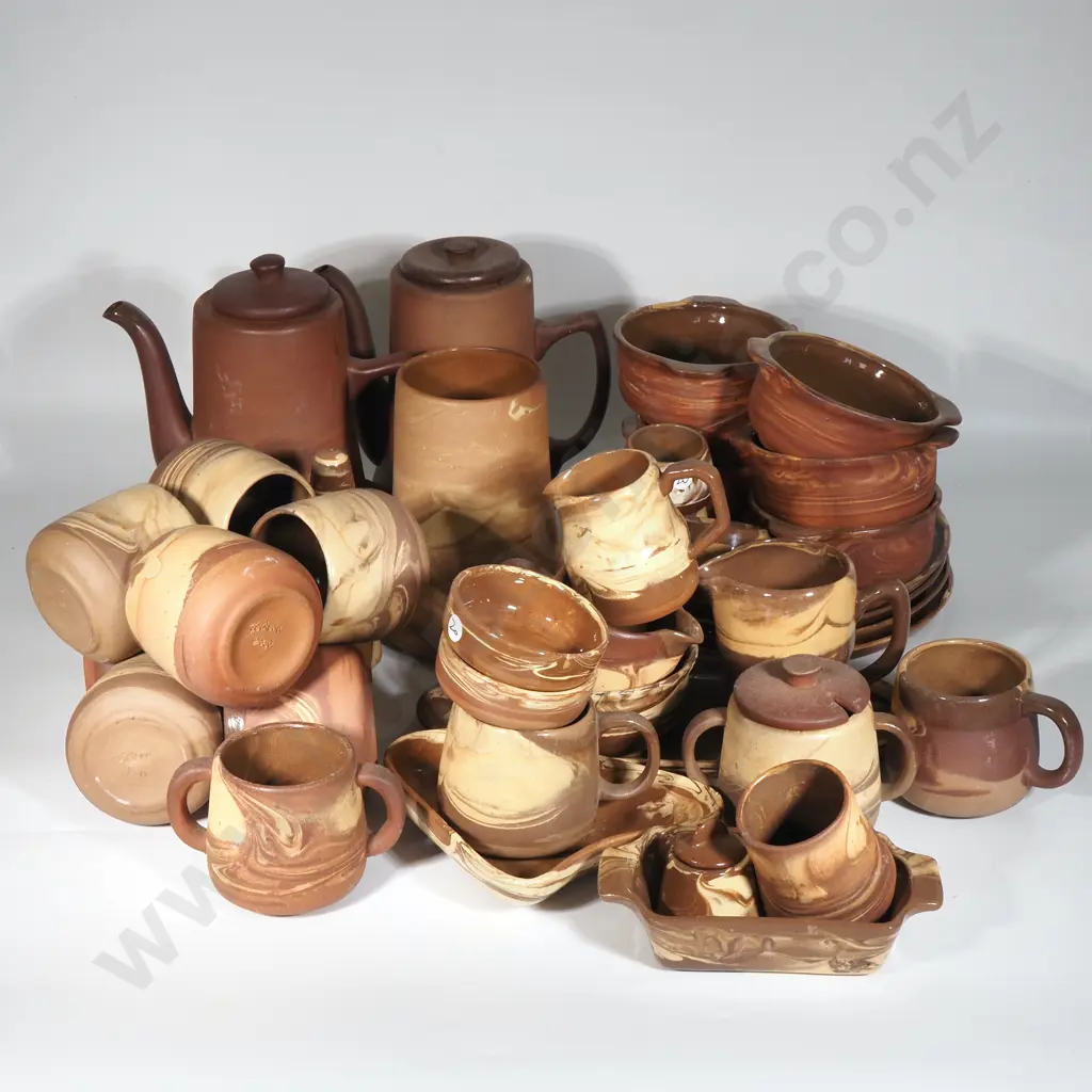 Large Quantity of Collectable Te Rona Pottery, Both Glazed & Unglazed. Image 1++