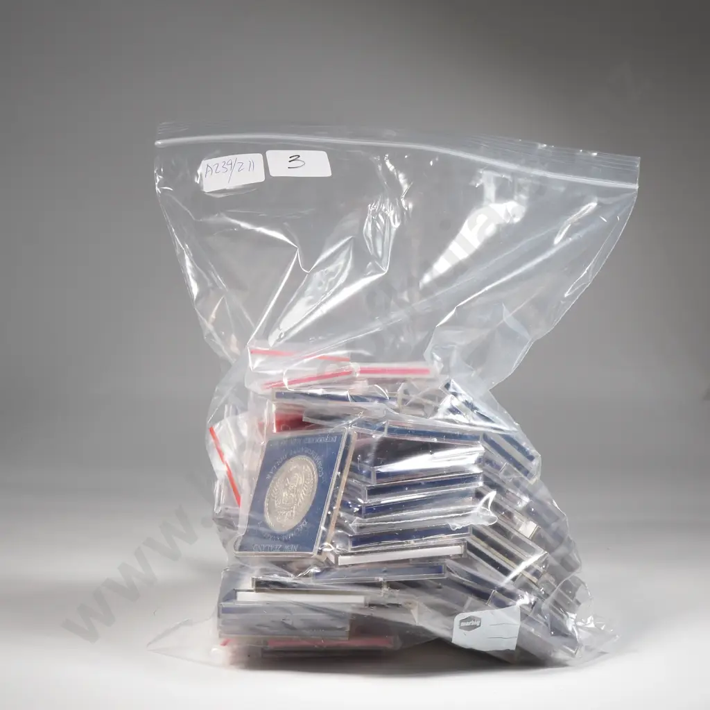 50 New Zealand UNC Dollar Coins  Image 1++