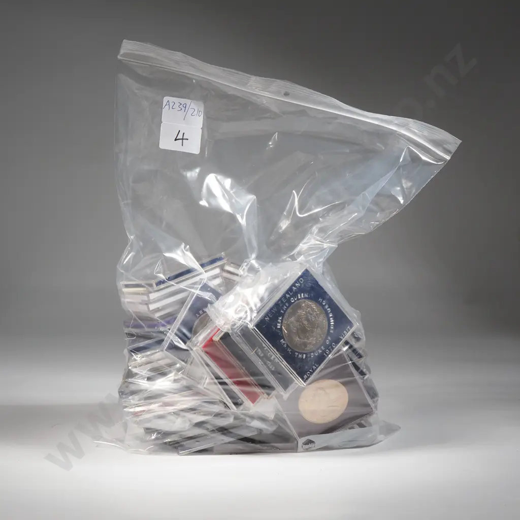 50 New Zealand UNC Dollar Coins  Image 1++