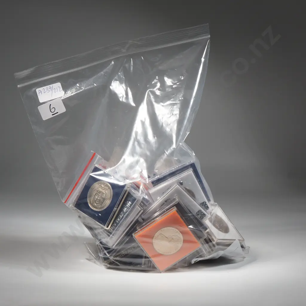 50 New Zealand UNC Dollar Coins  Image 1++