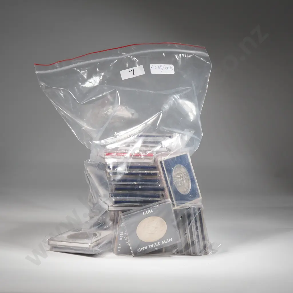 50 New Zealand UNC Dollar Coins  Image 1++