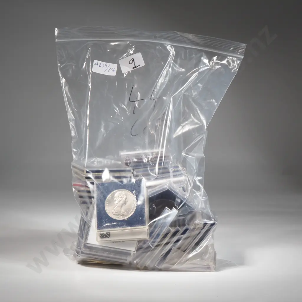 44 New Zealand UNC Dollar Coins  Image 1++