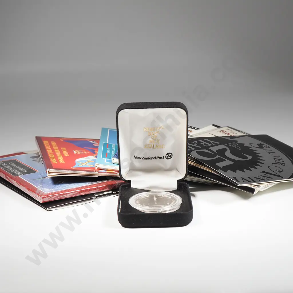 10 New Zealand UNC Five Dollar Coin Packs - One Missing Outer Card  Image 1++