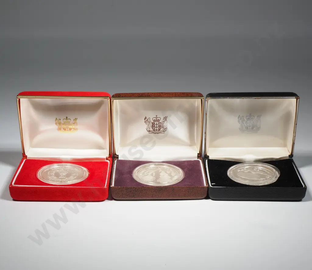 Three New Zealand Cased Silver Proof Dollar Coins	 Image 1++