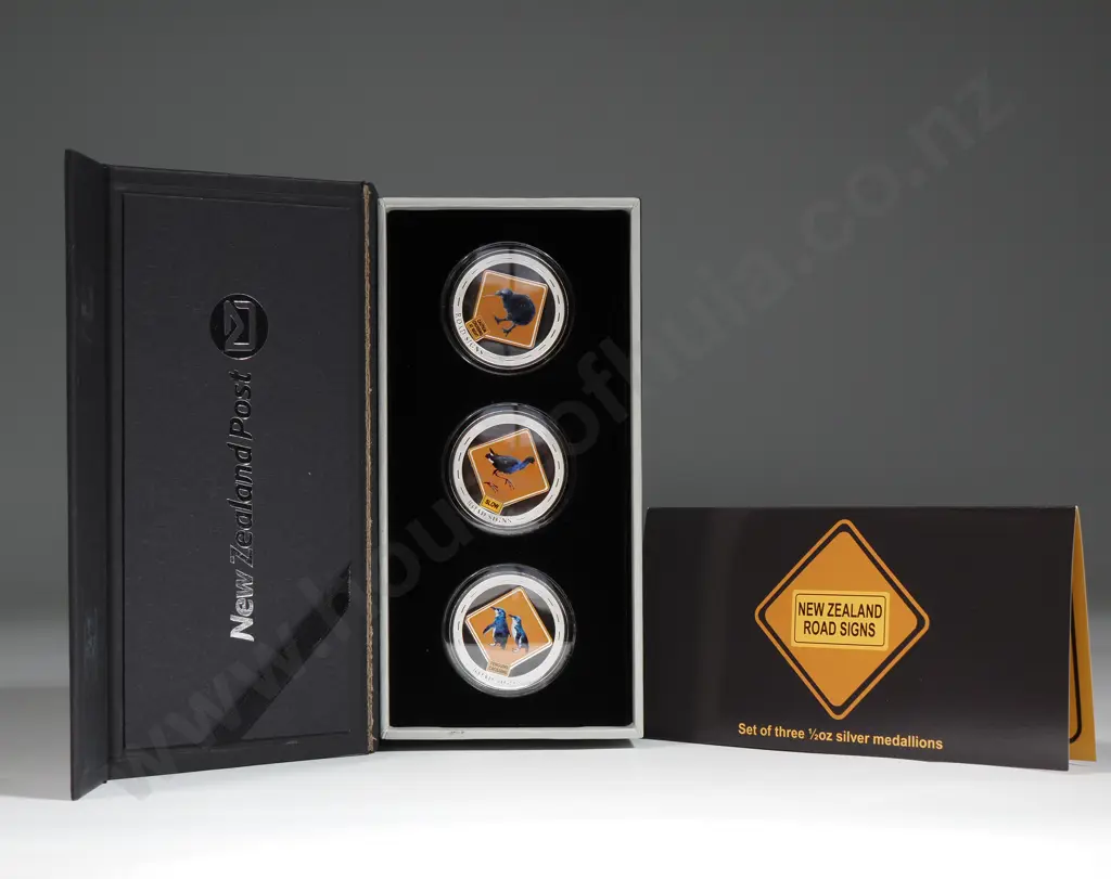 2020 New Zealand Road Signs Three 1/2 Ounce Proof Silver Coins  Image 1++