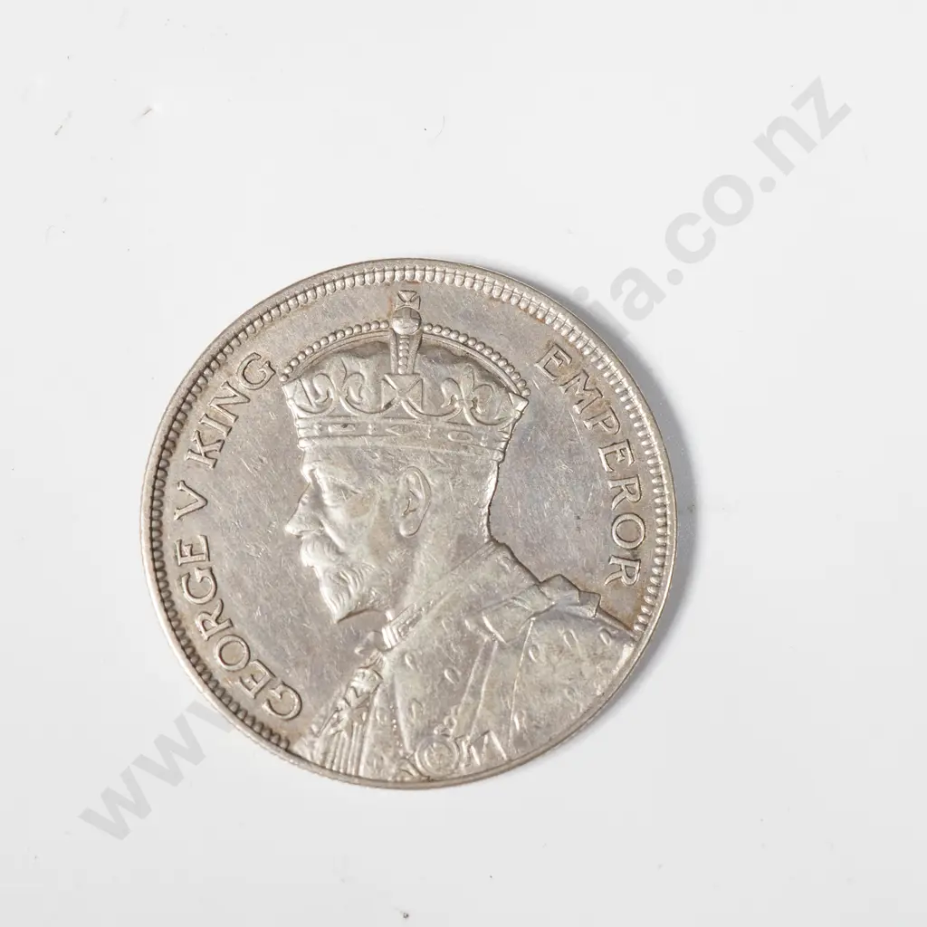 1933 New Zealand Half Crown - Better Grade  Image 1++
