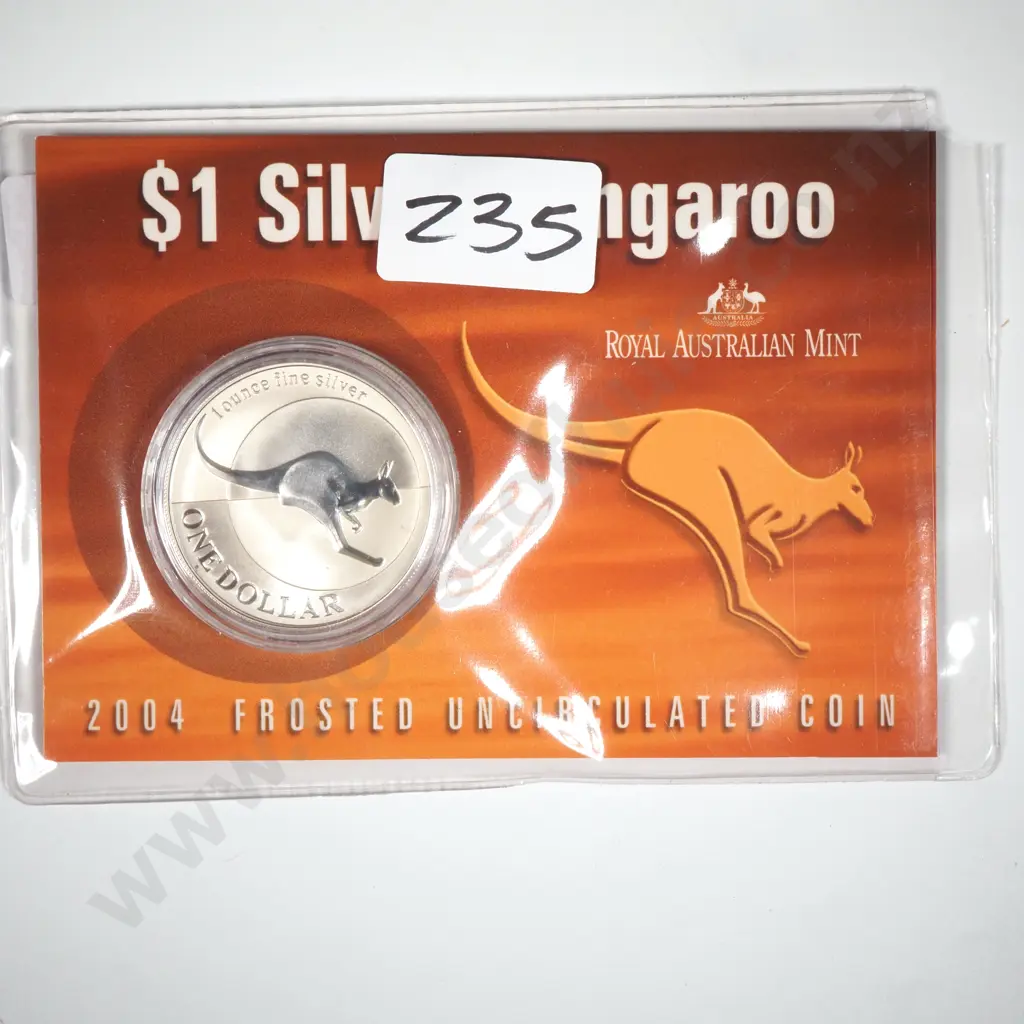 2004 Silver Kangaroo One Ounce Silver Coin  Image 1++