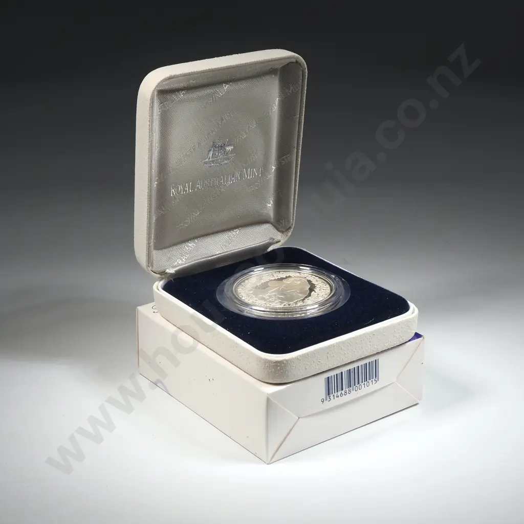 2002 The Queen Mother One Ounce Silver Proof Coin  Image 1++