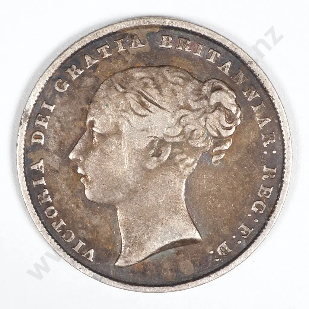 1846 Great Britain Shilling - Victoria Young Head. Old Dark Tone Image 1++