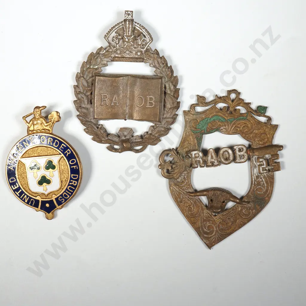 Assorted Buffalo Medals w No Suspension  Image 1++