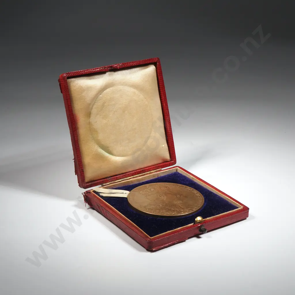 1902 Cased Coronation medal  Image 1++