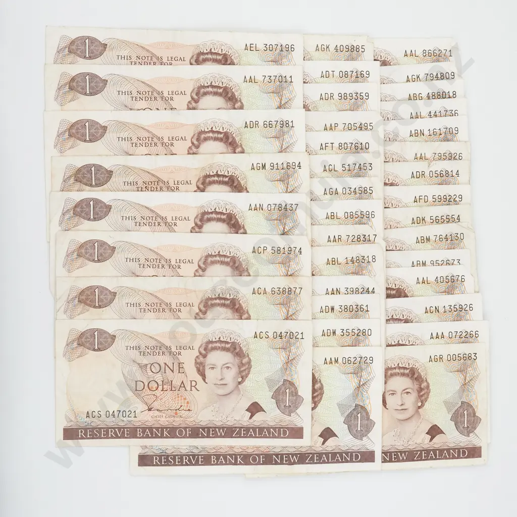37 New Zealand One Dollar Hardie Banknotes - Circulated  Image 1++
