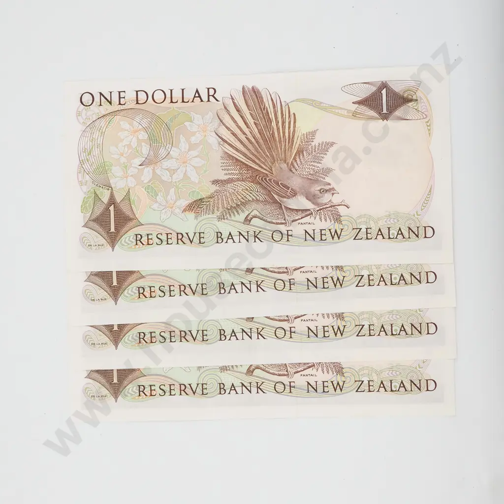 Four Consecutive New Zealand One Dollar Fleming Banknotes  Image 1++
