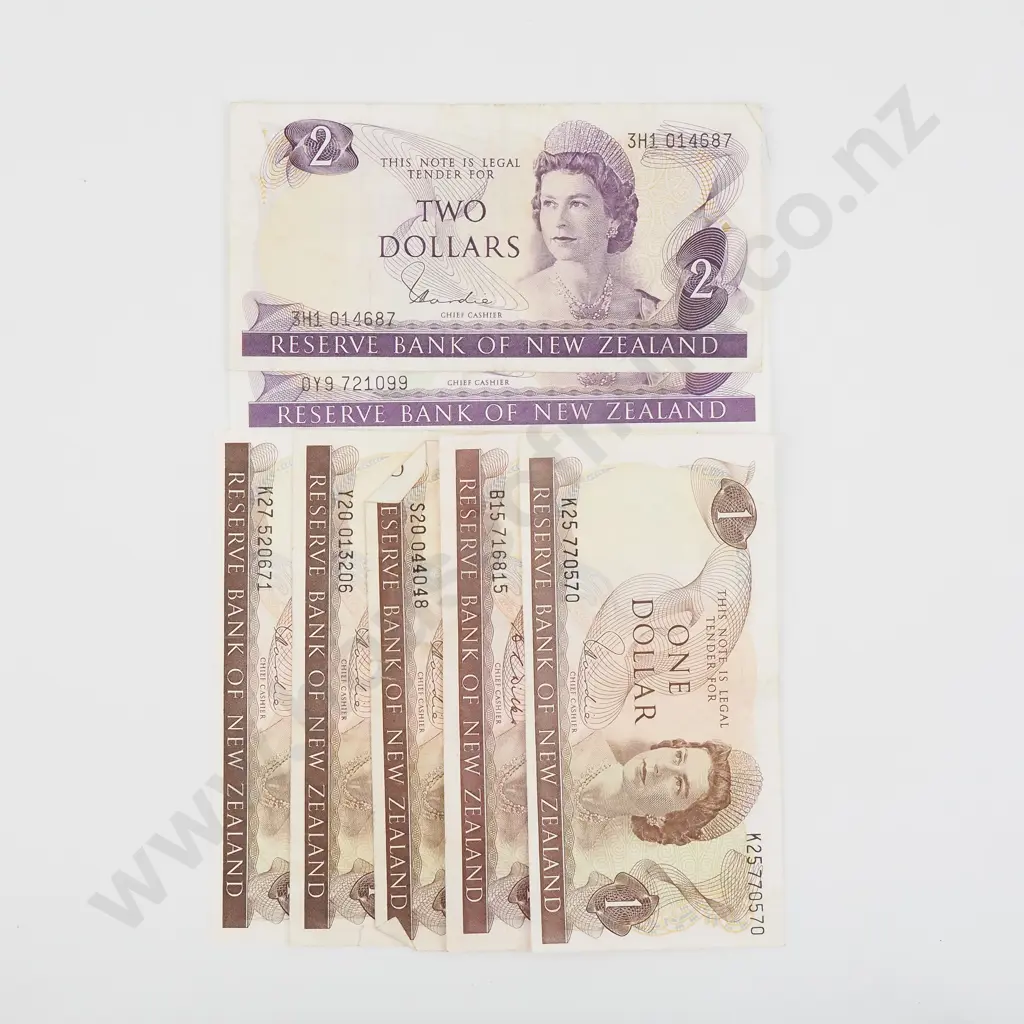 Assorted New Zealand Banknotes Image 1++