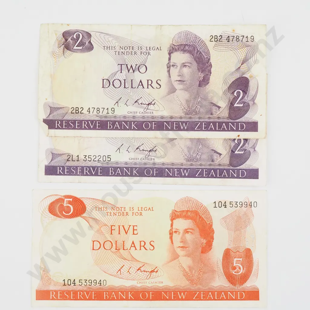 Three New Zealand Knight Banknotes - Circulated  Image 1++