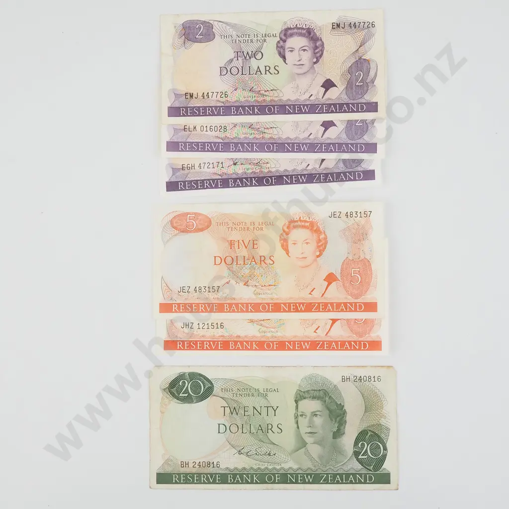 Assorted New Zealand Banknotes - Three $2 / Two $5 / One $20 Wilks  Image 1++