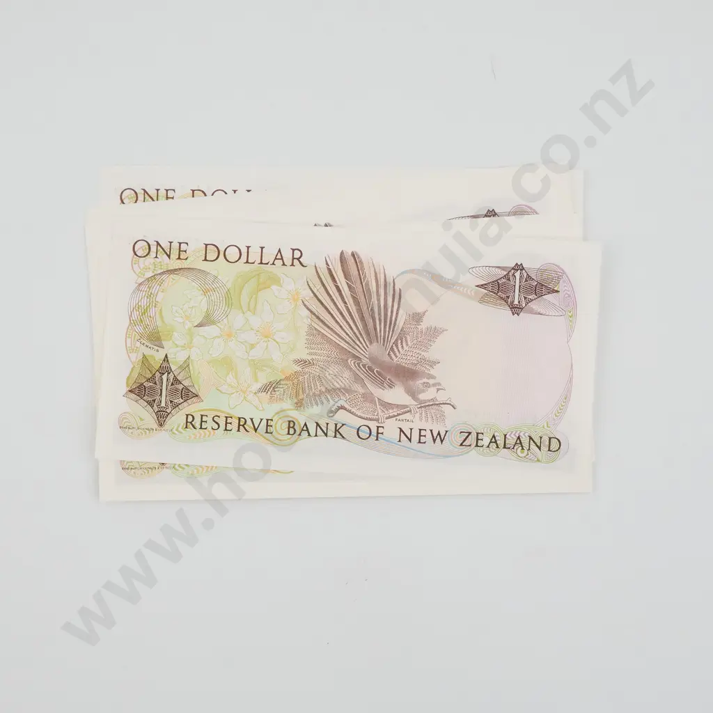 16 Consecutive New Zealand One Dollar Hardie Star Banknotes - AUNC  Image 1++