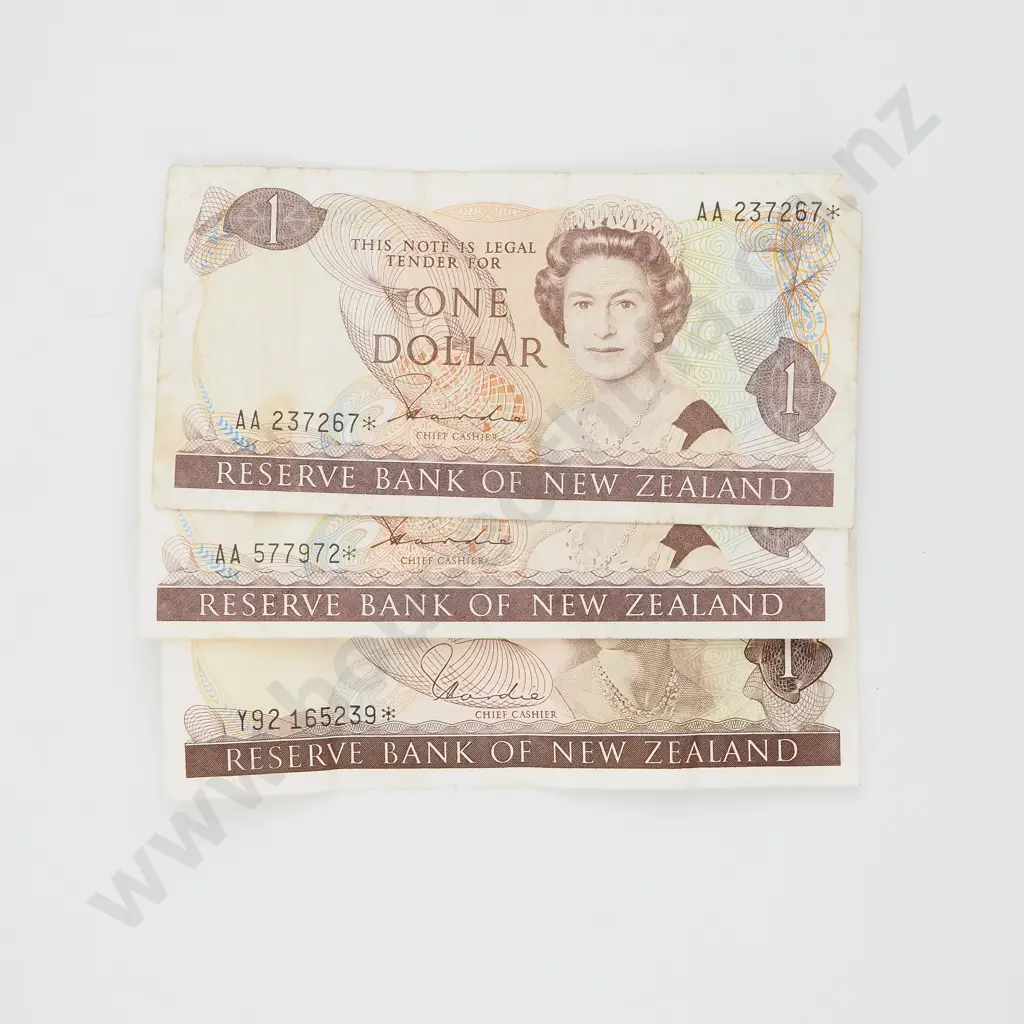 Three New Zealand Hardie One Dollar Star Banknotes  Image 1++