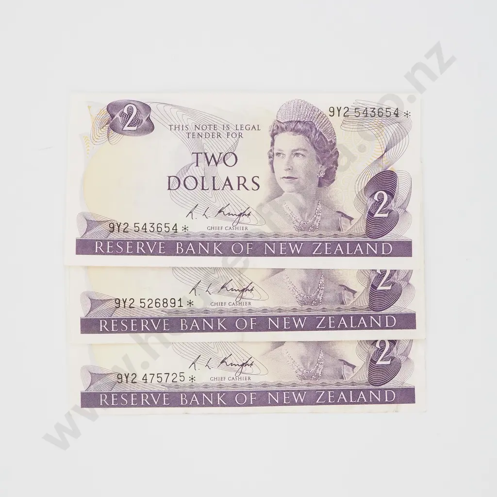 Three New Zealand Two Dollar Knight Star Banknotes  Image 1++