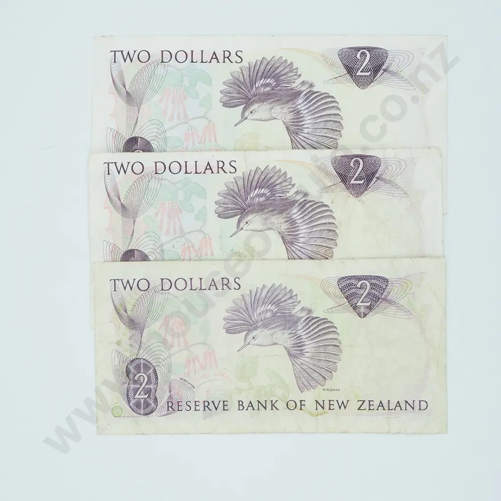 Three New Zealand Hardie Two Dollar Star Banknotes  Image 1++