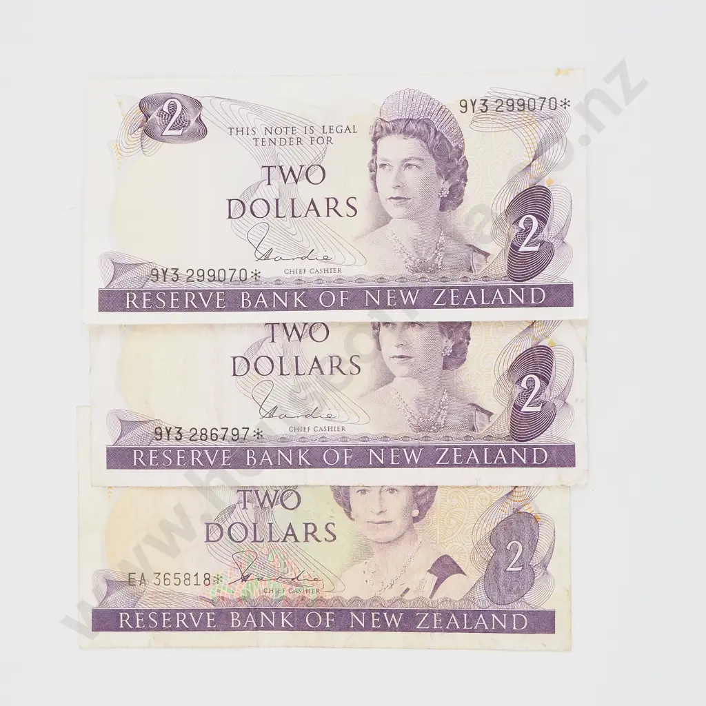 Three New Zealand Hardie Two Dollar Star Banknotes  Image 1++