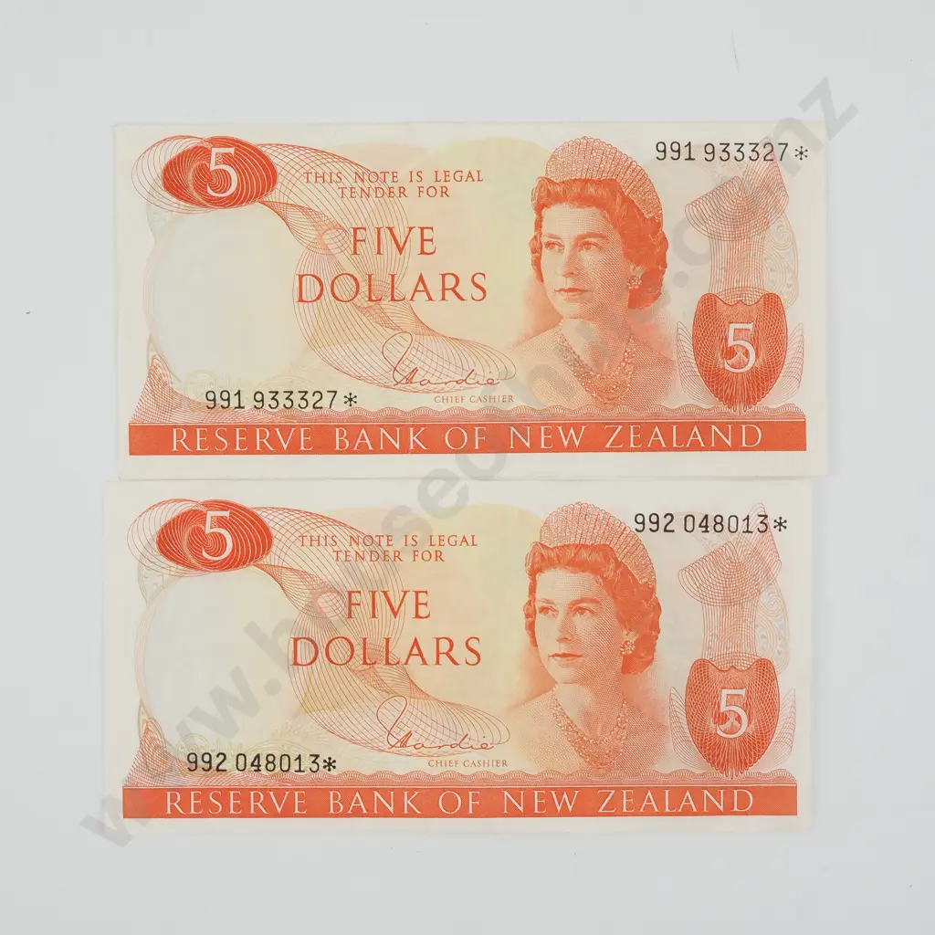 Two Consecutive Five Dollar Hardie Star Banknotes  Image 1++