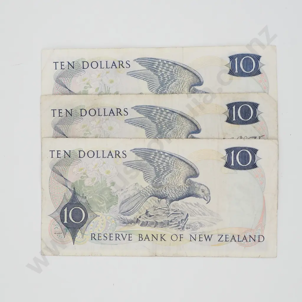 Three New Zealand Ten Dollar Wilks Star  Banknotes - Circulated  Image 1++
