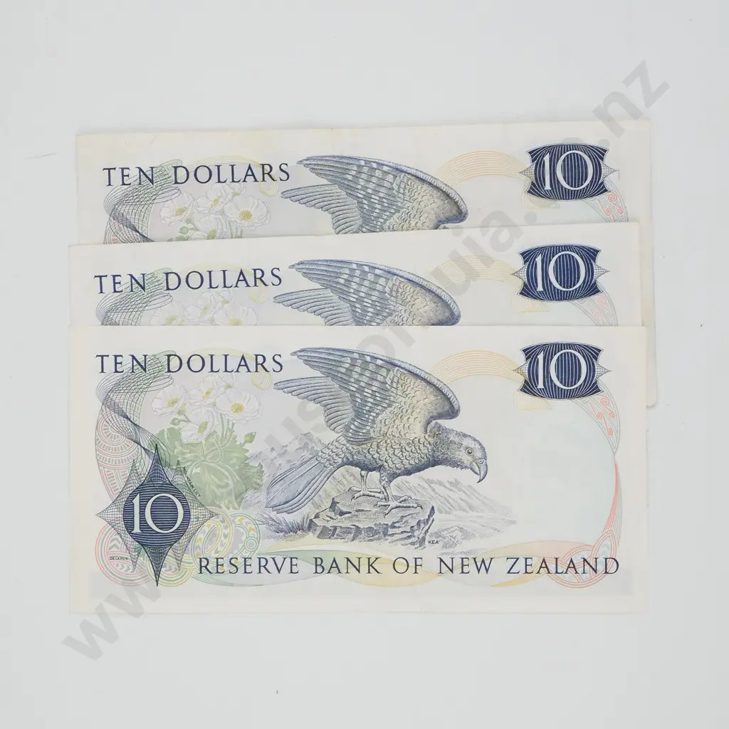 Three New Zealand Ten Dollar Hardie Star Banknotes  Image 1++